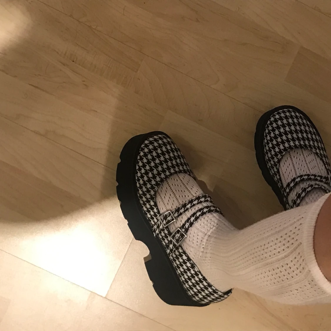 svartvita dogtooth skor - 90