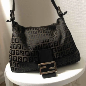  - Fendi mamma Baguette vintage väska