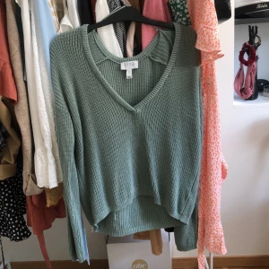 Stickad tröja  - En stickad tröja från Josefine Ekströms kollektion för Nakd. Köpte den för 300 men säljer den för 170 kr nu! Frakt ingår🌸