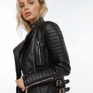 Skinnjacka - Jättefin skinnjacka från chiquelle, aldrig använd och i jättebra skick. Orginalpris:700kr🤍🤍