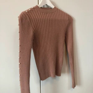 Tröja med pärlor - Tröja med pärlor från chiquelle☺️(köparen står för frakt) 