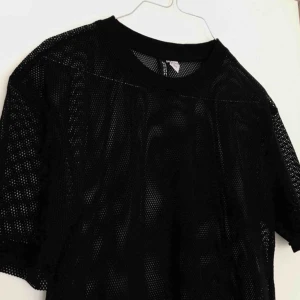  - Supercool boxig MESH tshirt. Aldrig använd. Frakt +22kr 🖤