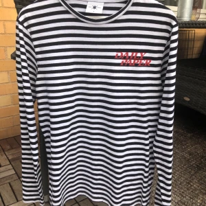 Randig tröja - Randig tröja från Daily Paper. Skick 7/10. Storlek M.