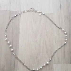 Jätte fint pärlhalsband - Halsband med pärlor på. 