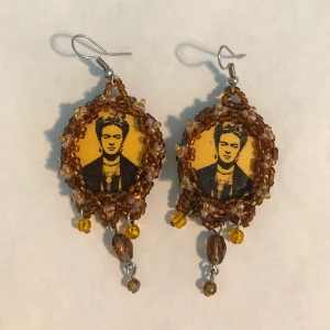 Örhängen!  - Superfina Frida Karhlo örhängen! Frakt är inräknat i priset🌼