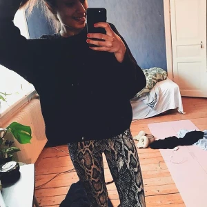 Mönstrade tights, XS - Mönstrade tights från NAKD. Bra skick! Passar en S också. Hög midja 