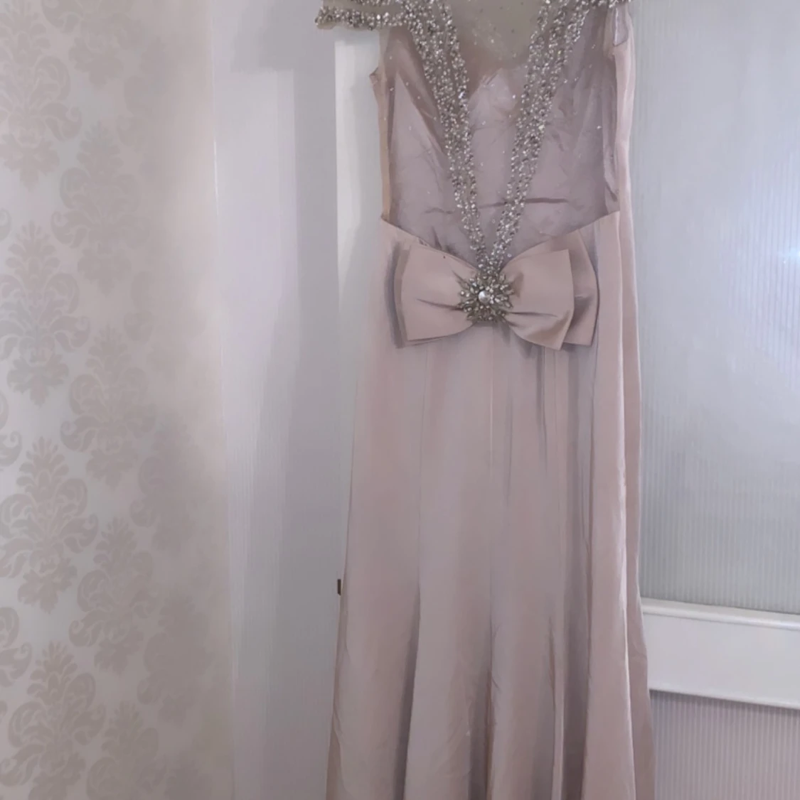 En väldigt fin festklänning - 90