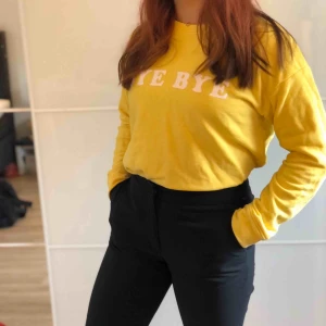  - Gul tröja från mango💛 frakt ingår i priset