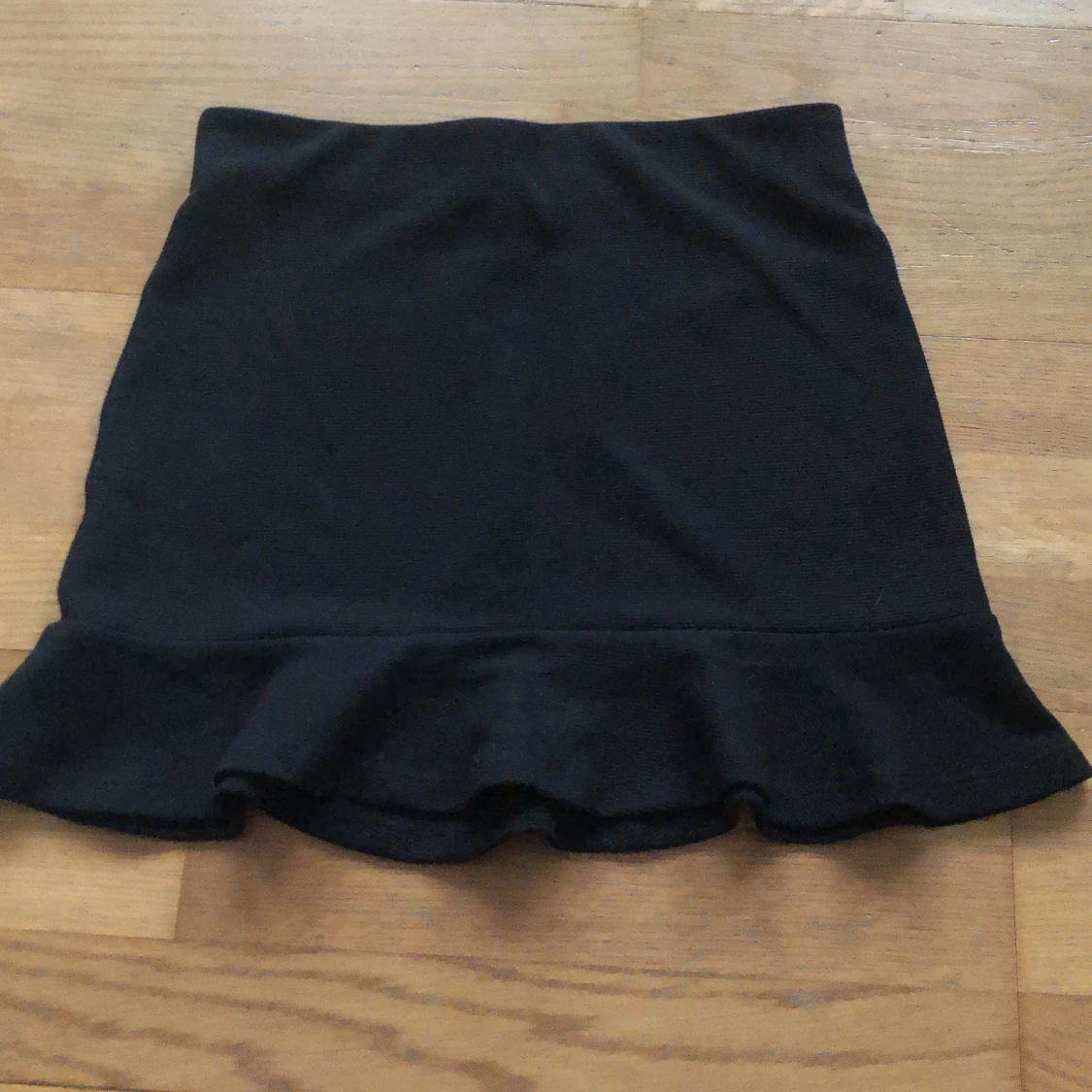 Volang kjol vit och svart - 90