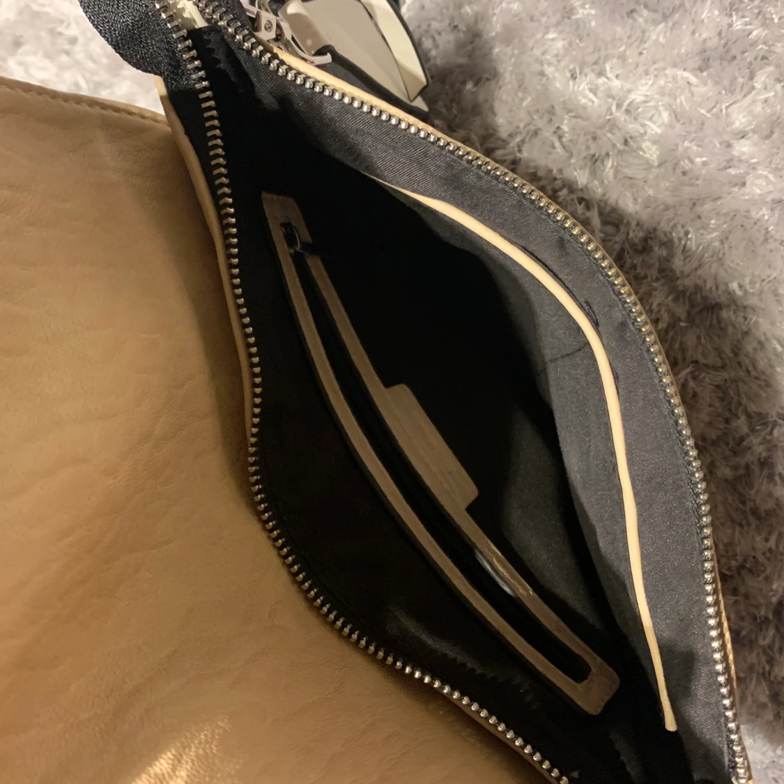 Cool väska med nitar - 91