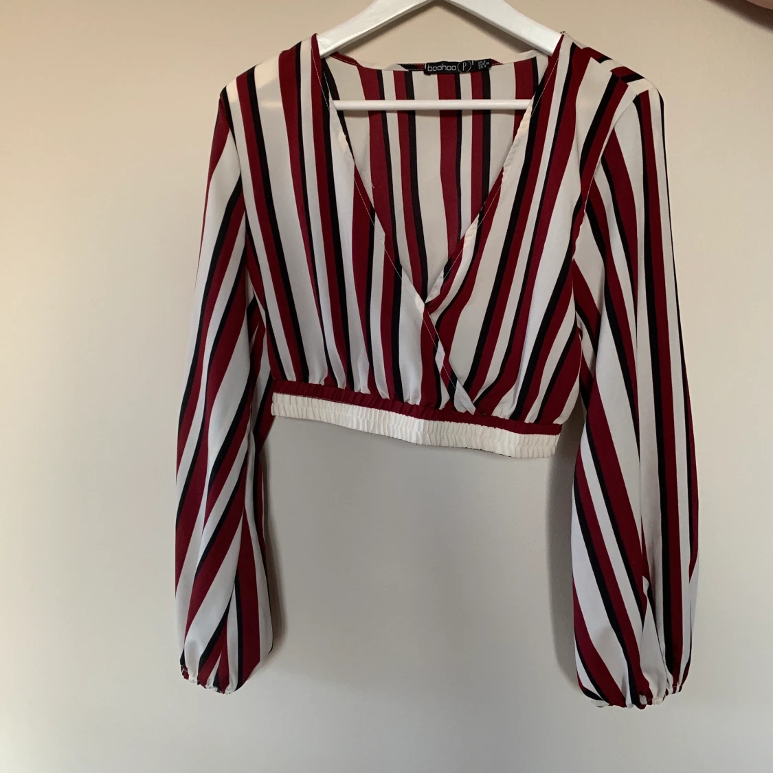 Randig top från Boohoo