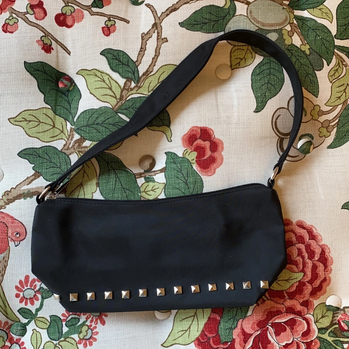Väska med nitar - 90