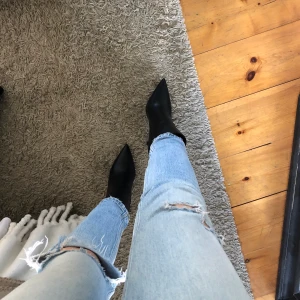 Klackar NaKd  - Helt oanvända då jag ångrade mitt köp, storlek 39 men passar 38 då jag själv är en 38, beror på att det är en spetsklack. Säljer dem för 159:- men pris kan diskuteras vid snabbköp 