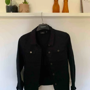  - Svart jeansjacka från kappahl, oanvänd 