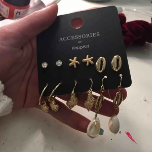  - Fina örhängen, säljer pga att de aldrig riktigt kommit till användning💛