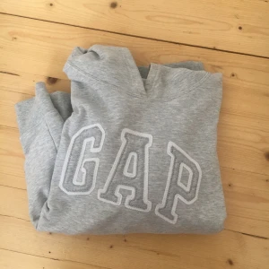 Ljusgrå hoodie från gap strl xs - Fint skick!