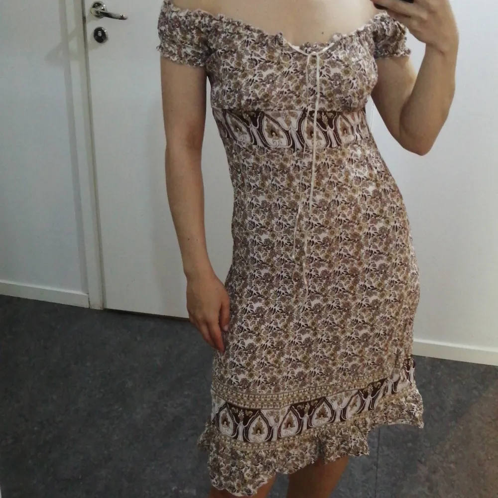 Super söt klänning, från början av 2000-talet🌹❤️. Klänningar.