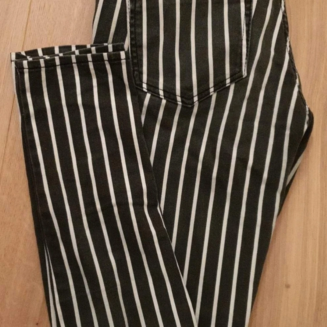 mid waist byxor H&M strl 36