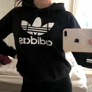 Adidas hoodie - Hoodie från ADIDAS🤩 storlek XS/S!