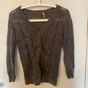 Grå kofta  - Säljer denna gråa kofta hör av dig om du är intresserad eller har frågor kram!💓💓