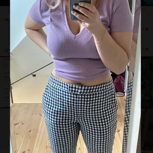 Rutiga linnebyxor - Rutiga linnebyxor i croppad modell från mango, sitter snarare som m/L💜