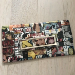 Fin clutch bag  - Kuvertväska Clutch bag mes snygf insida i fint begagnat skick