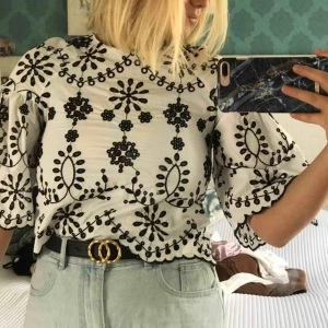  - Säljer denna gulliga blus från zara. Använd ett fåtal gånger men i fint skick! 👍🏻🥰