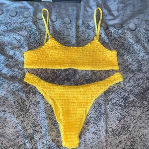 Somrig gul bikini i storlek 38 men är som storlek 36 och priset är inklusive frakt