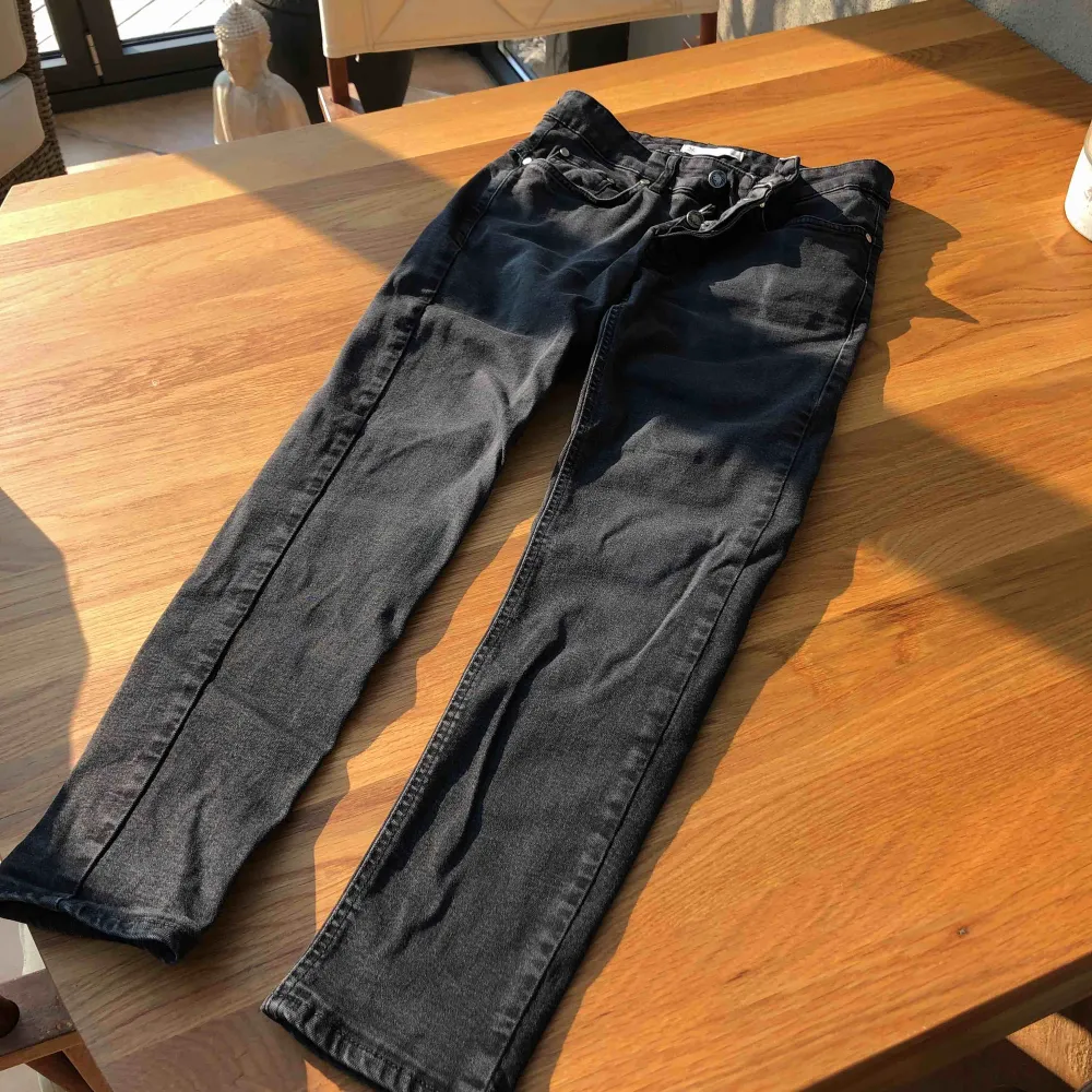 The Blir Uniform jeans stretch stl 30/32 upplagda i butik så längd ca 30 Köpta på JC använda men jättefina . Jeans & Byxor.