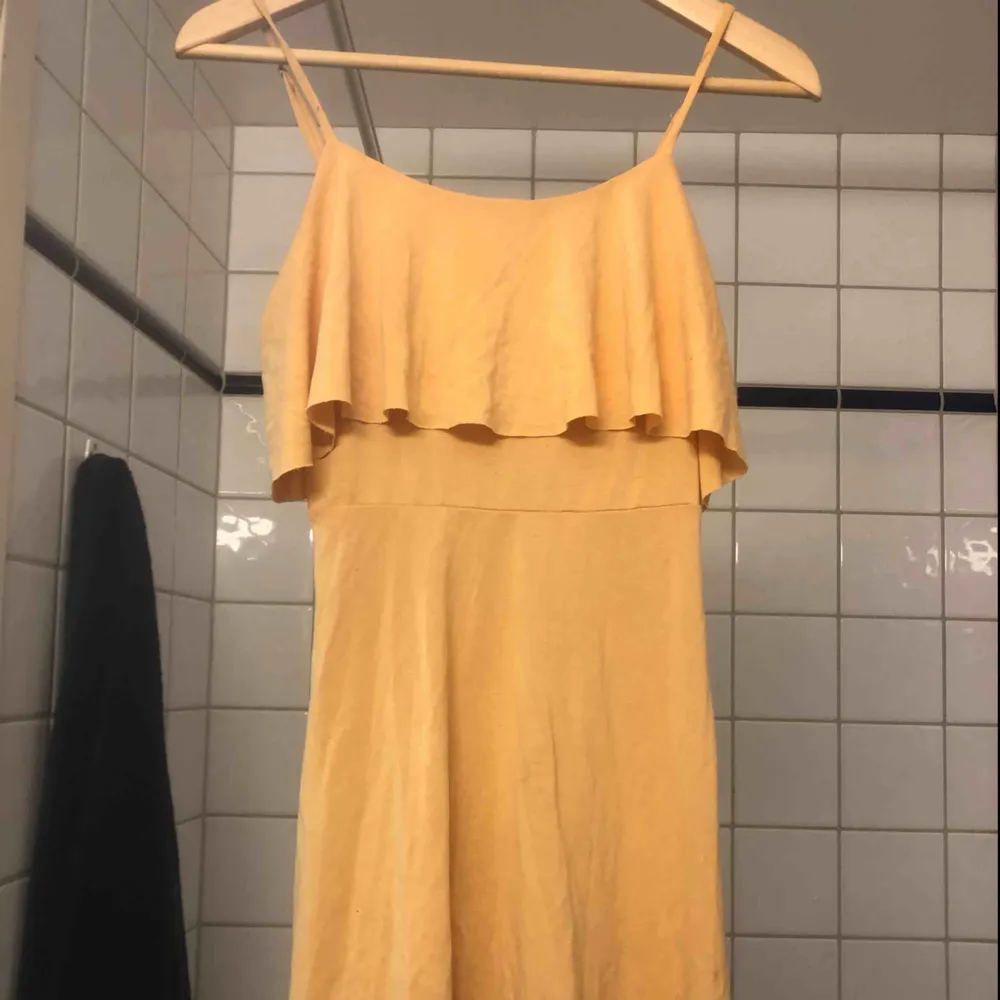 Small yellow dress Material is thin and comfortable✨ Spring dress  . Klänningar.