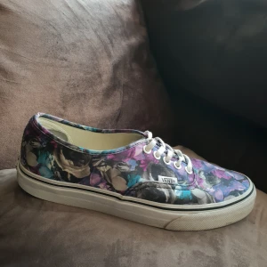  - ÄKTA VANS, använda, storlek 40, mjuk passform, sommarskor.