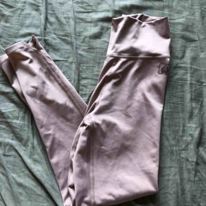  - Träningsbyxor i storlek S💞 Frakt 39kr