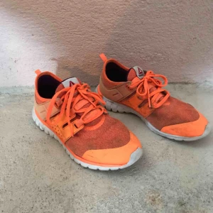  - Jättesnygga och sjukt sköna skor säljes då dom tyvärr blivit för små för mig, använda men i bra skick