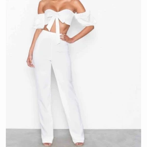  - Oanvända kostymbyxor