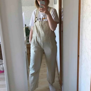  - Dungarees av 100% bomull, inköpta och gjorda i Nepal🏔 Superskön och tyvärr aldrig använda. 