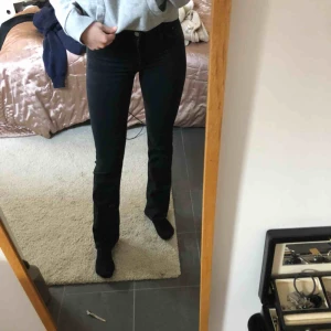  - Bootcut jeans från hm. 