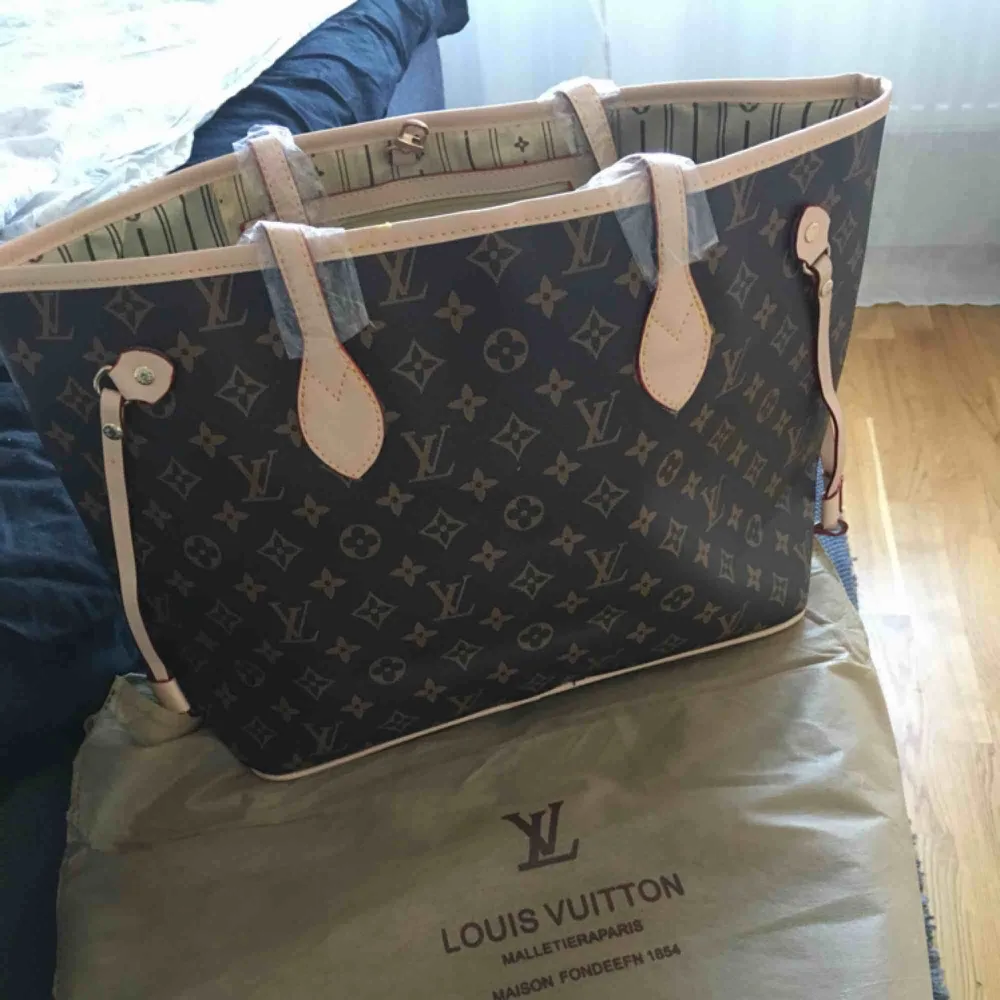 Super fin Louis Vuitton i topp kvalité. Dustbag medföljer.. Väskor.