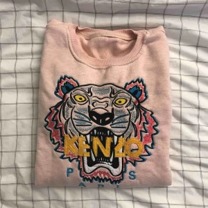  - Mycket fin kenzo tröja i gott skick pga den inte används många gånger! Skriv vid intresse:)