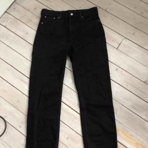  - weekday jeans  -ordinarie pris: 500kr -köparen står för eventuell frakt