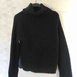  - Stickad polotröja