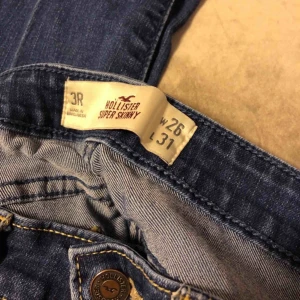  - Hollister jeans! Köparen står för frakten