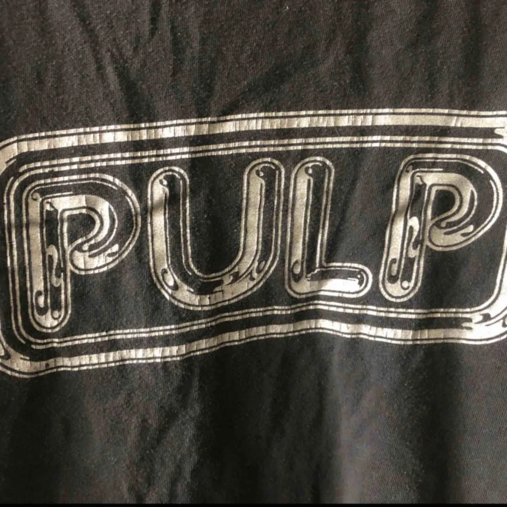 PULP Vintage bandtröja. Snyggt sliten och välanvänd. 90-tal. T-shirts.