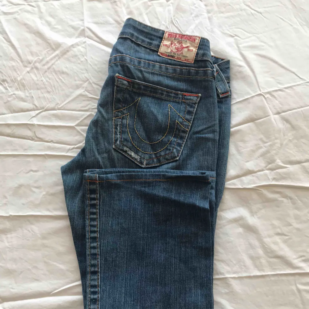 Jeans bootcut true religion , hämta i Majorna eller skickar för 63kr via postnord. Jeans & Byxor.