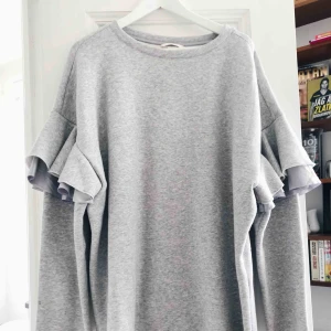  - Mjukis-klänning från HM. Använd endast två gånger. Skickas mot frakt eller möts upp i centrala Stockholm.