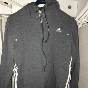  - Hel o fin adidashuvtröja storlek M