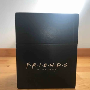  - Säljer FRIENDS dvd box då jag aldrig ser på de. Sett säsongerna 1 gång på dvd, alla skivor och säsonger finns med helt fina. Säljs via swish i Stockholm, pris kan diskuteras och prutas ner!