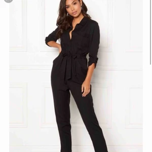  - Ursnygg jumpsuit, använd 1 gång