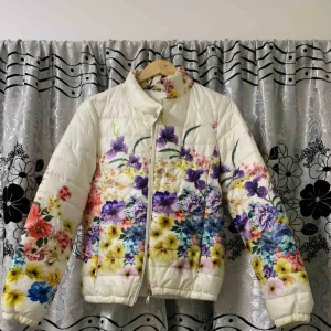  - Jackan är i väldigt bra skick, aldrig använd 