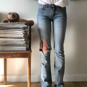  - Supersnygga jeans från Replay. Storlek 26 i midjan och 32 i längden 💘