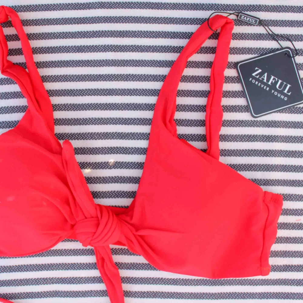Röd knytbar bikini i röd❣️ 199+ 39kr frakt. Övrigt.